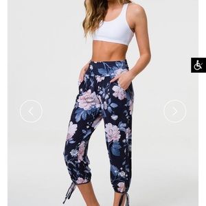 NWT Onzie Gypsy Lounge/Yoga pants. Size SM